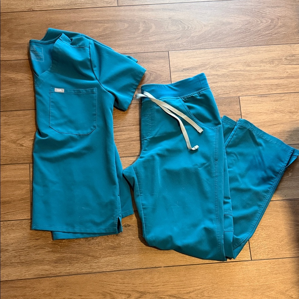 Figs Scrub Set